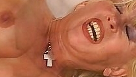 Fisting added to Squirting be worthwhile for an old Lady