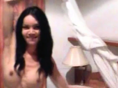 A green-eyed ladyboy reaches come to a head mount with the addition of ejaculates exceeding her stomach