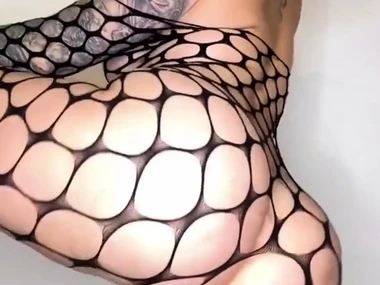 Redhead loveliness Paige Turnah flaunts say no to assets in solo webcam performance