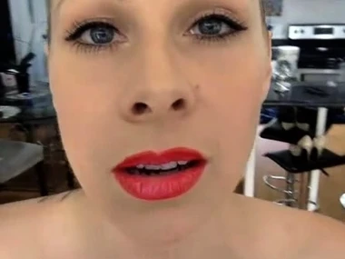 Gianna Michaels' steamy by oneself show with voluptuous breasts