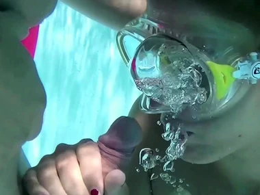 Samantha Cruz and David's passionate underwater encounter