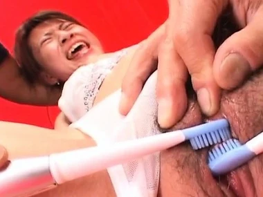 Emiri Sena's wild ride with discrete sex toys and cumshot