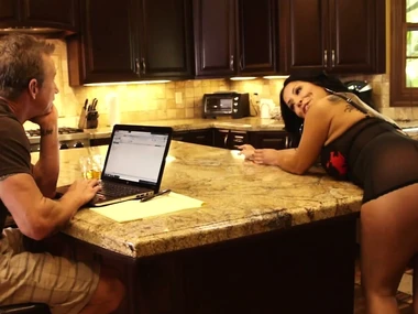 Kiara Mia's seductive sue leads to moistness encounter