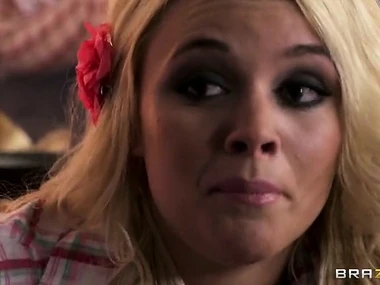 American amateur babe Alexis Monroe gives a messy blowjob