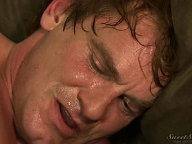 Asian babe Annie Cruz enjoys a hardcore handjob and cumshot from her go steady with