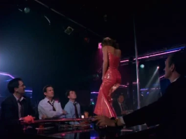 Nicole Eggert, primordial Baywatch star, performs public dance routine