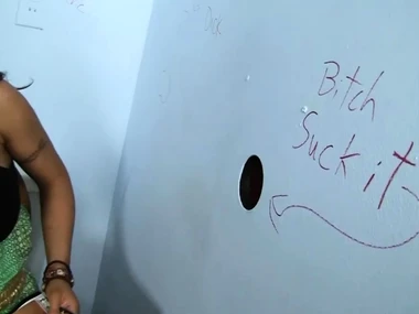 Jenna Presley's bathroom liveliness to a hidden customer