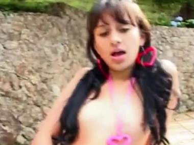 Amateur brunette Paulina 18 indulges in alfresco solo session