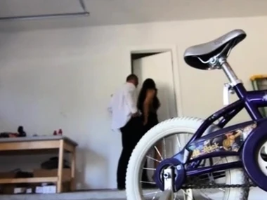 Bethany Benz's sensual handjob and bizarre techniques will leave you enthusiastic