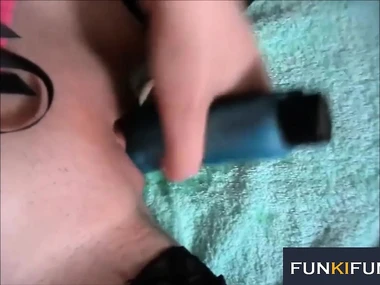 Katie Banks' high-speed squirting assent to in solo session