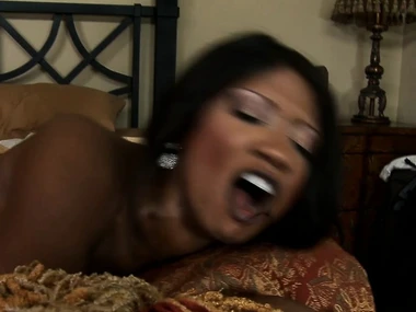 Diamond Jackson, a black mom, gives a handjob and blowjob to a well-endowed waxen man