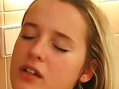 Aurous girlfriend fucked in kitchen