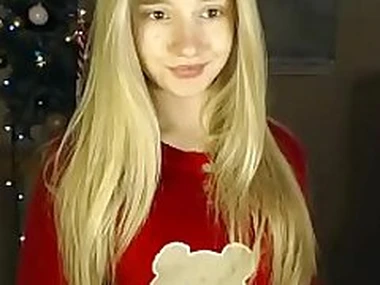 Blondi teen show their way little titties