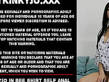 Hotkinkyjo in bee shirt self anal fisting surpassing the bed  prolapse