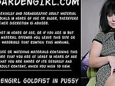 Dirtygardengirl goldfist in pussy  anal prolapse